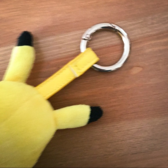 Pokemon pikachu pompom keyring - Picture 4 of 11